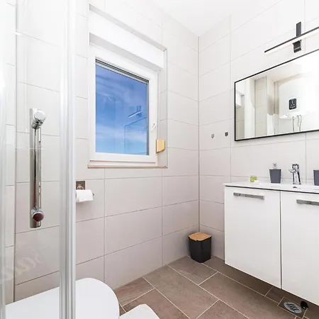 3 Bedroom Pet Friendly In Na Moru *